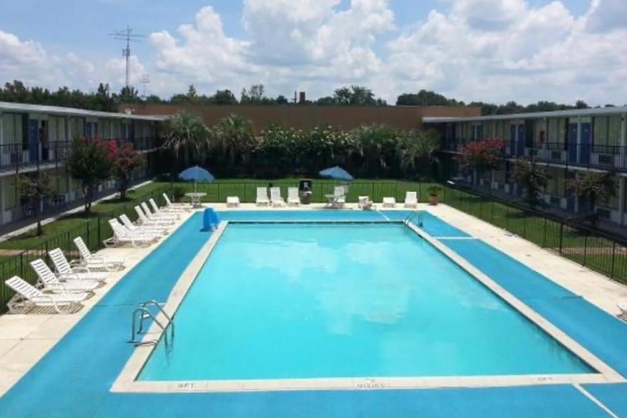 Landmark Hotel Leesville Buitenkant foto